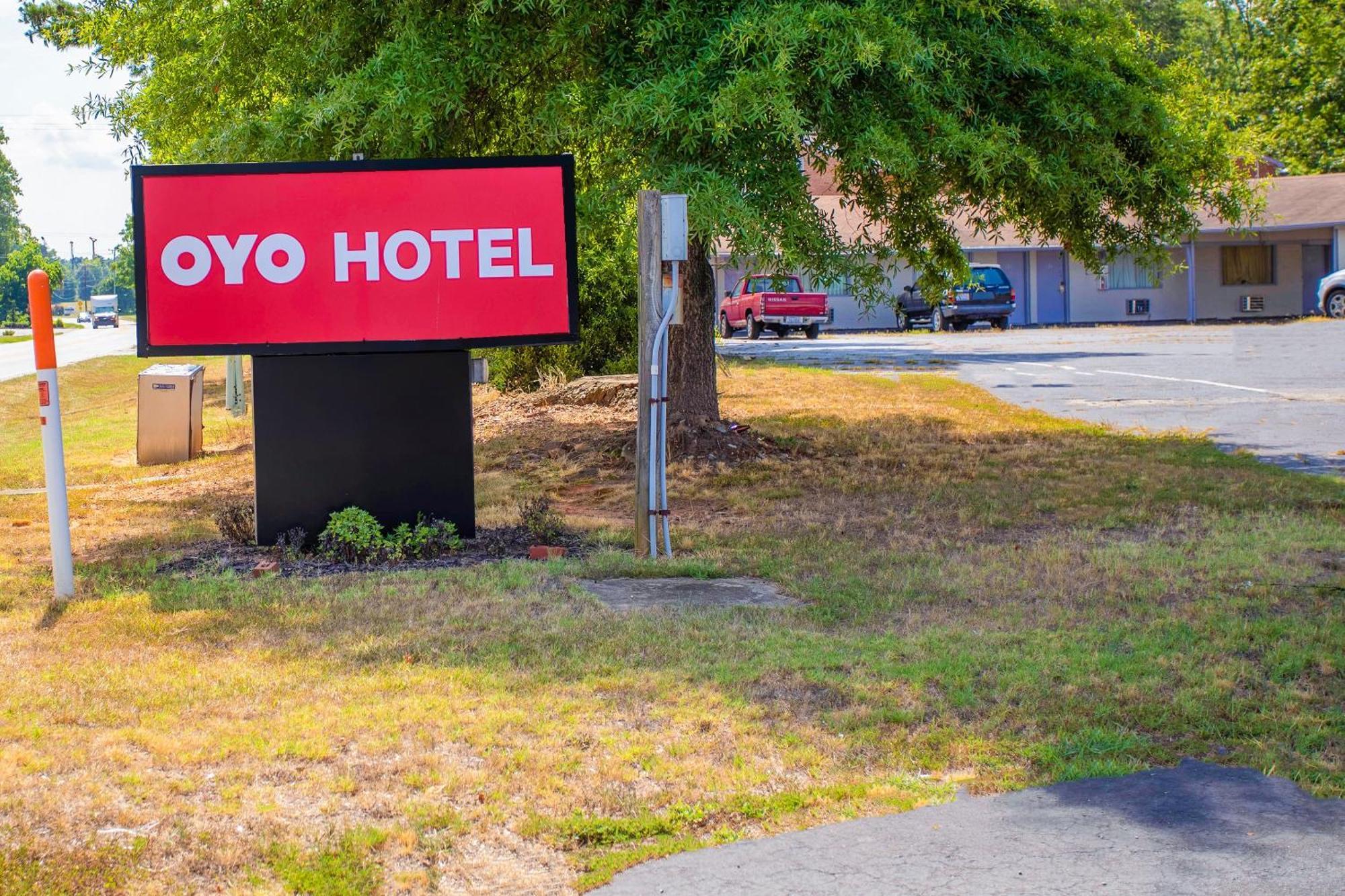 Oyo Inn Кърнърсвил Екстериор снимка